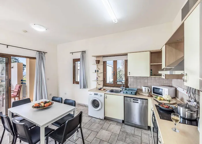 Apollon Dionysus Vila Pegeia