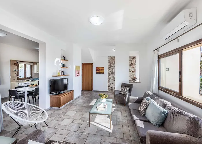 Vila Apollon Dionysus Pegeia